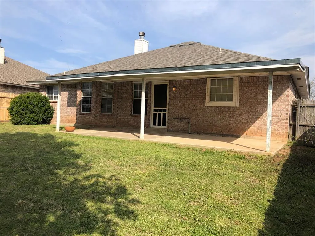 Photo 5 — 2045 Rising Hill Drive, Norman, OK 73071