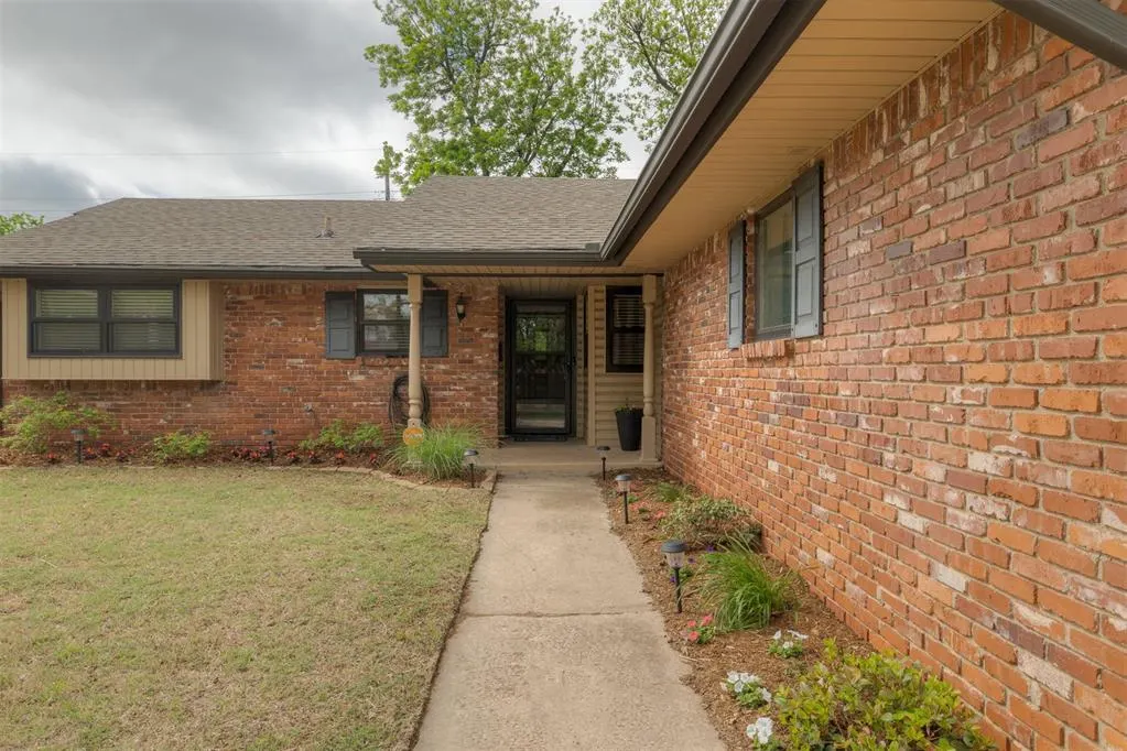 Photo 14 — 5624 NW 61st Street, Warr Acres, OK 73122