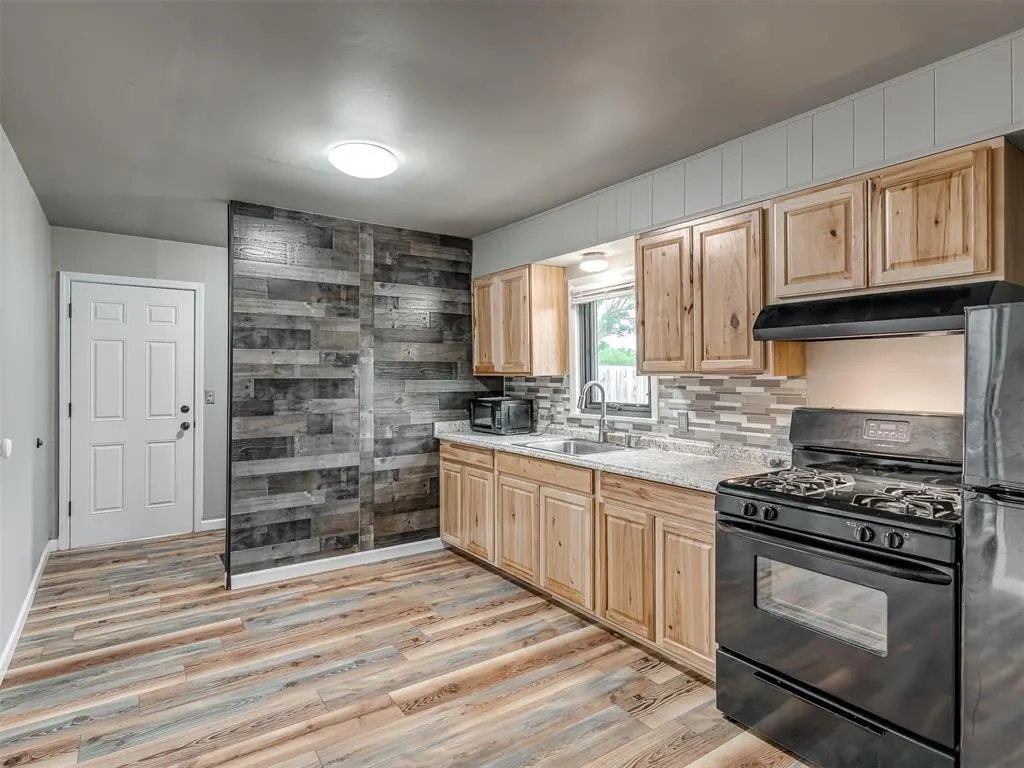 Photo 6 — 403 Fir Street, Wellston, OK 74881