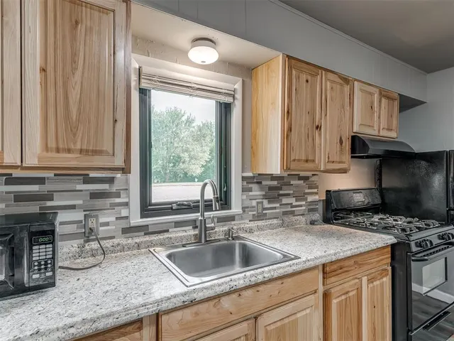 Photo 7 — 403 Fir Street, Wellston, OK 74881