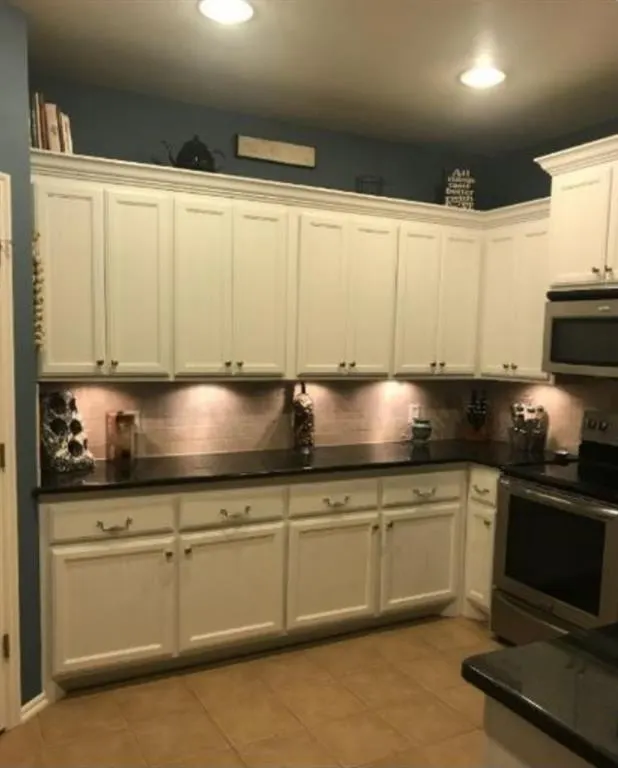 Photo 3 — 8039 Lindsay Lane, Edmond, OK 73025