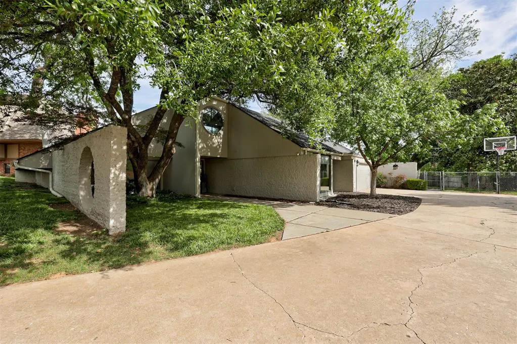 Front exterior — 3 Rustic Hills Street, Norman, OK 73072