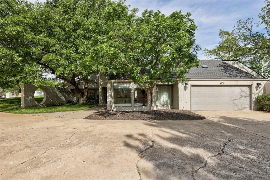 Photo 2 — 3 Rustic Hills Street, Norman, OK 73072