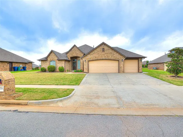 Photo 2 — 9701 Lakecrest Drive, Oklahoma City, OK 73159