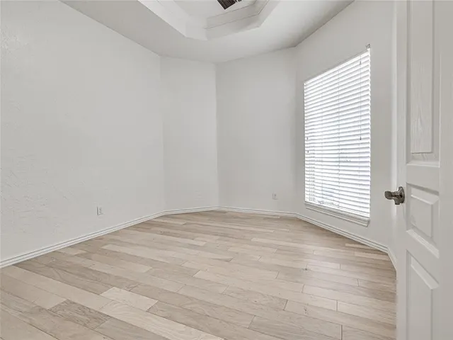 Photo 6 — 9701 Lakecrest Drive, Oklahoma City, OK 73159