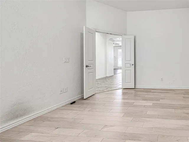 Photo 7 — 9701 Lakecrest Drive, Oklahoma City, OK 73159