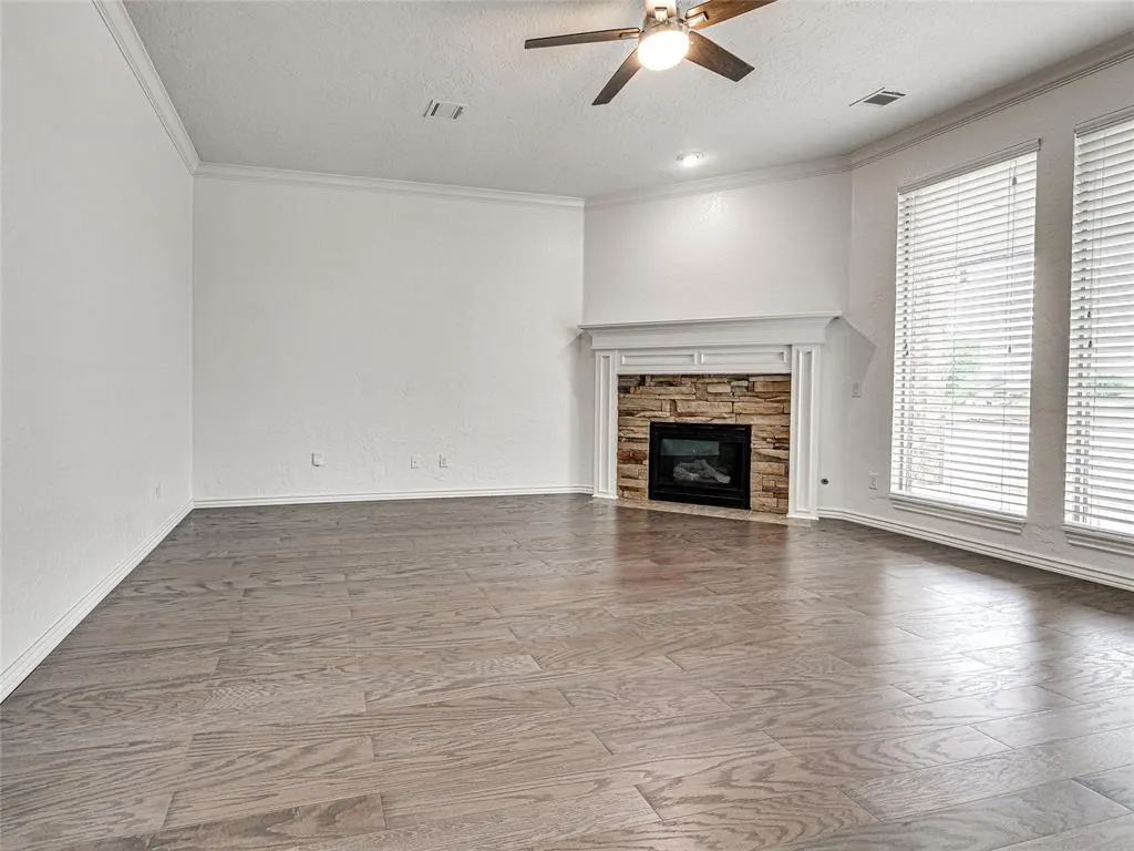 Photo 9 — 9701 Lakecrest Drive, Oklahoma City, OK 73159