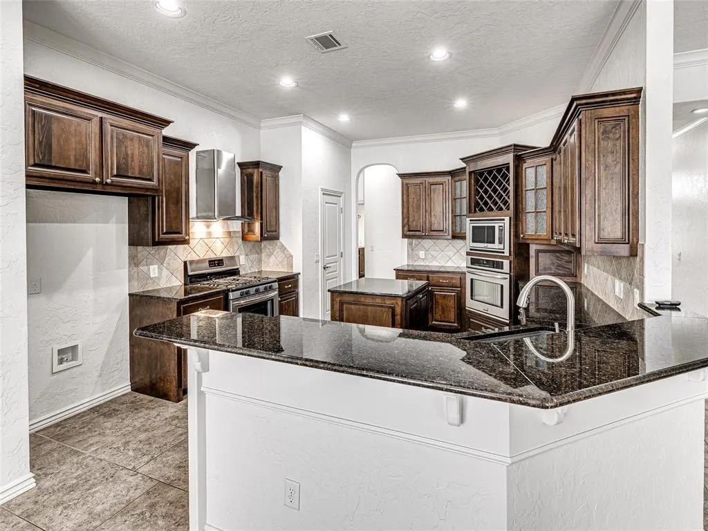Photo 13 — 9701 Lakecrest Drive, Oklahoma City, OK 73159
