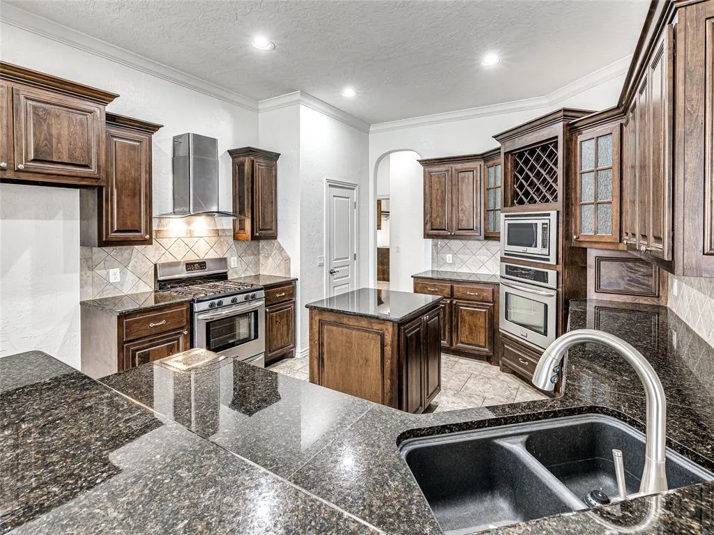 Photo 14 — 9701 Lakecrest Drive, Oklahoma City, OK 73159