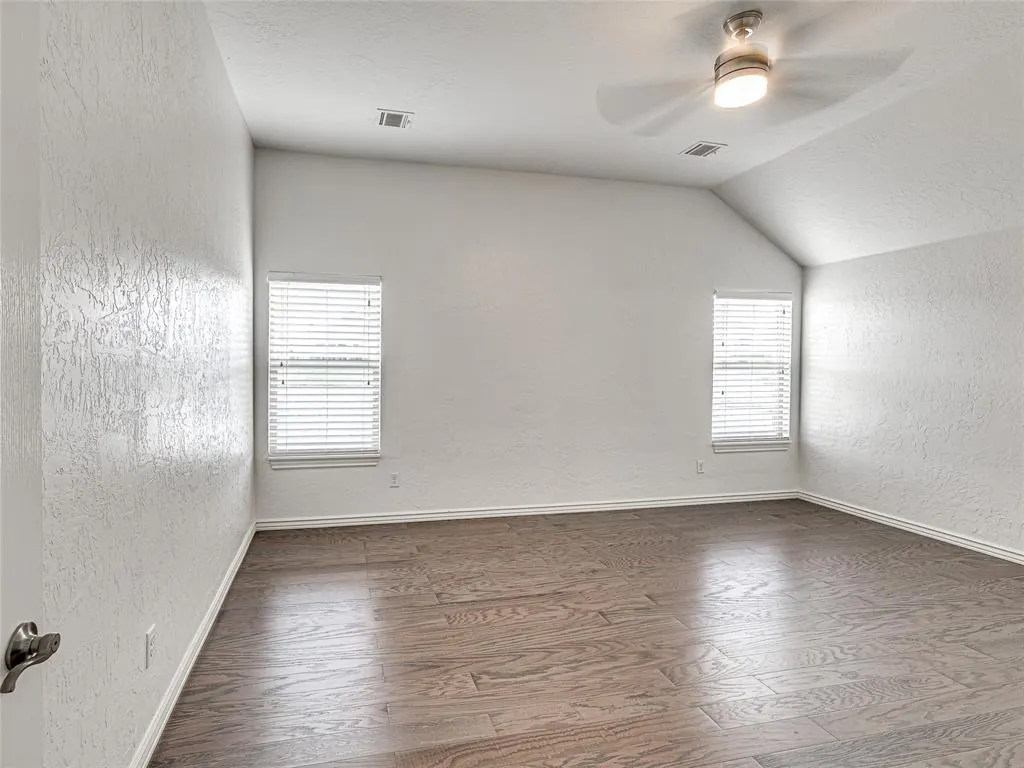 Photo 18 — 9701 Lakecrest Drive, Oklahoma City, OK 73159