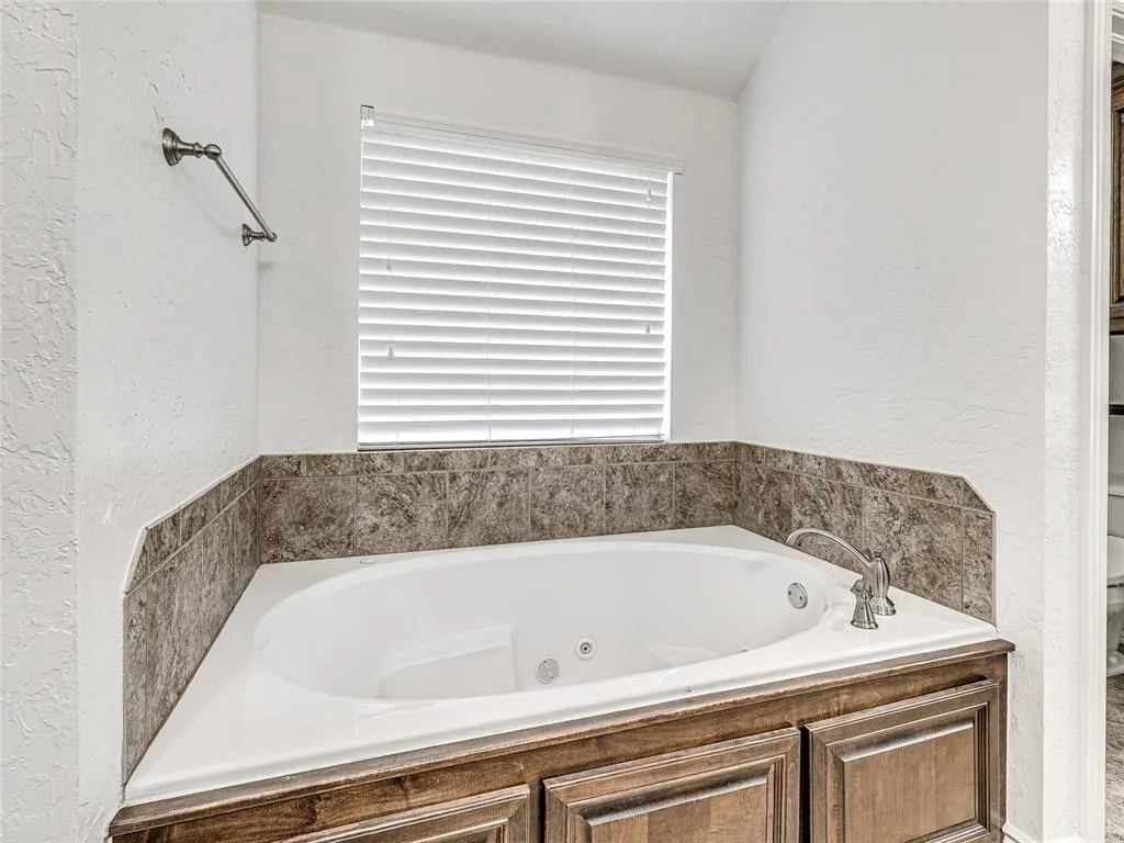 Photo 23 — 9701 Lakecrest Drive, Oklahoma City, OK 73159