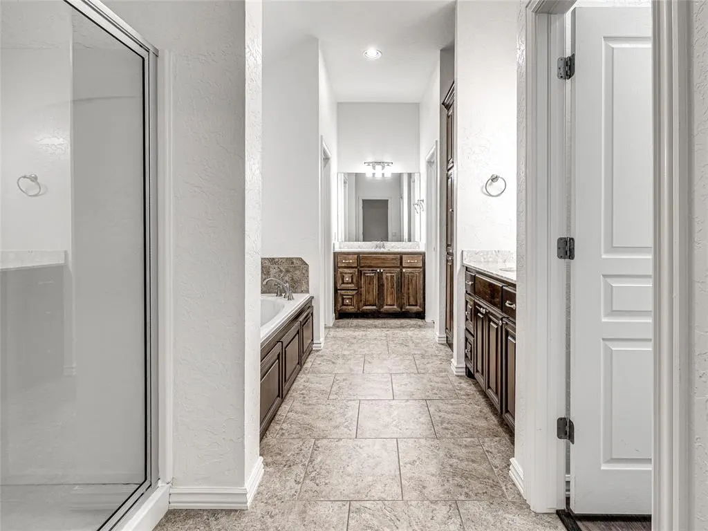 Photo 25 — 9701 Lakecrest Drive, Oklahoma City, OK 73159