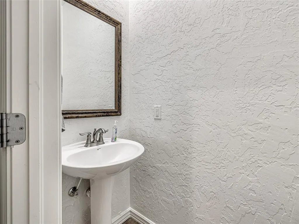 Photo 35 — 9701 Lakecrest Drive, Oklahoma City, OK 73159