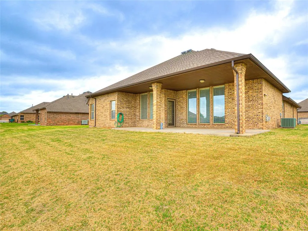 Photo 37 — 9701 Lakecrest Drive, Oklahoma City, OK 73159