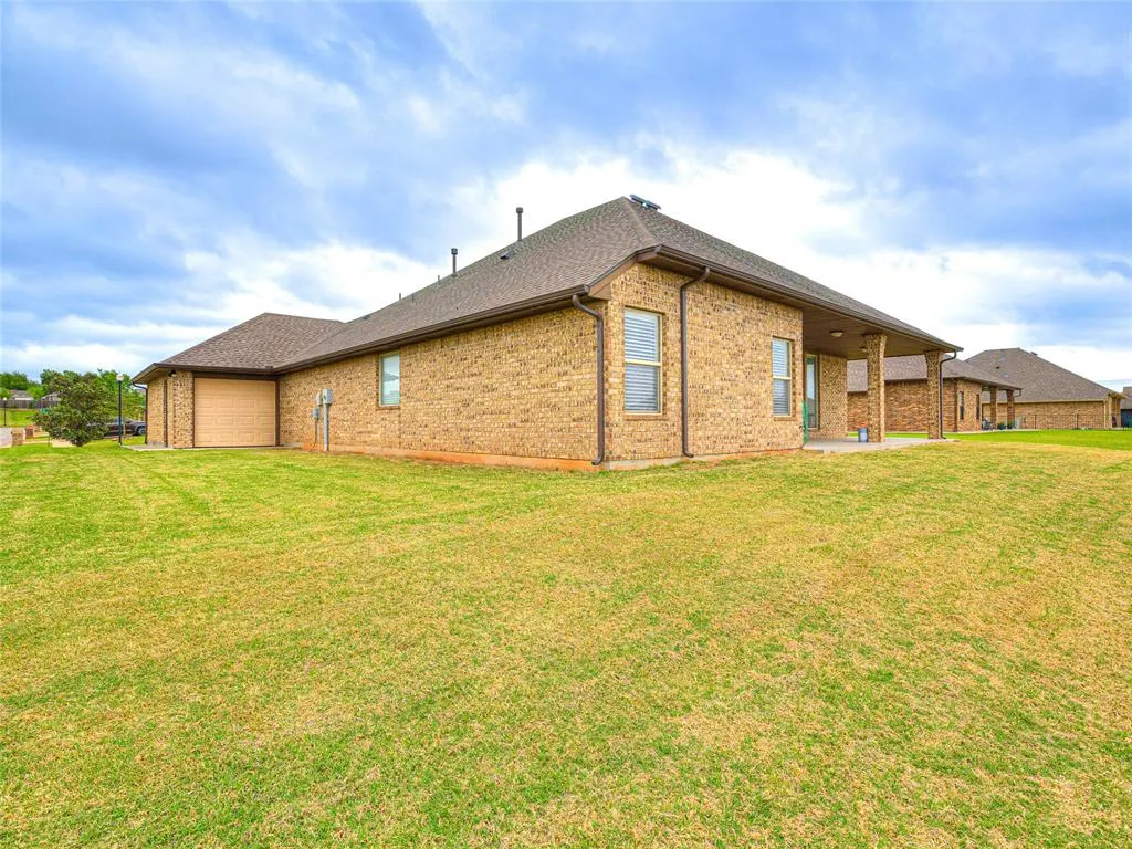 Photo 38 — 9701 Lakecrest Drive, Oklahoma City, OK 73159