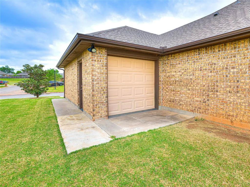Photo 39 — 9701 Lakecrest Drive, Oklahoma City, OK 73159