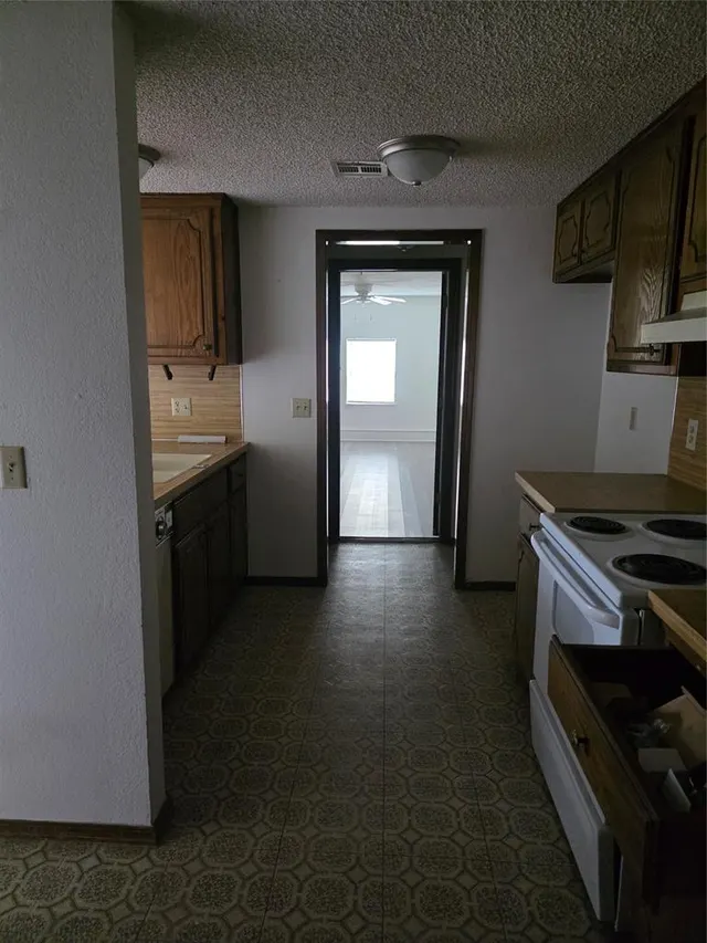 Photo 7 — 8606 S Camay Avenue, Oklahoma City, OK 73159