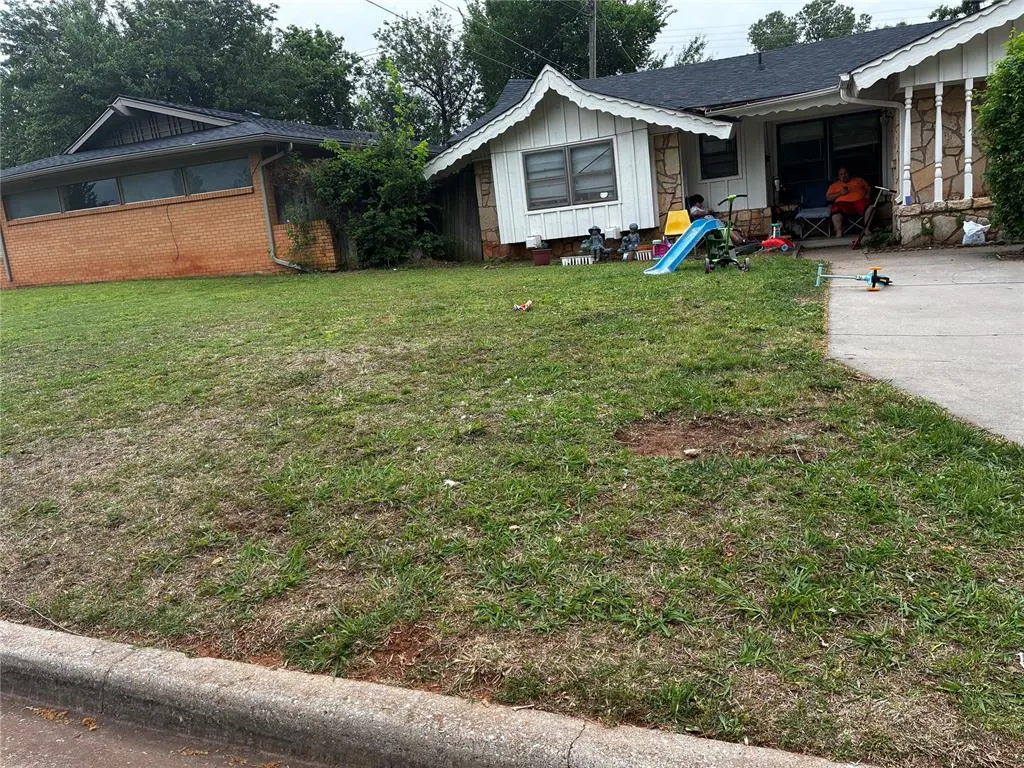 Photo 4 — 102 Oakside Drive, Moore, OK 73160