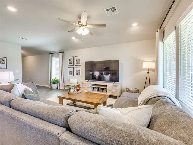 Photo 7 — 4137 Sara Park Drive, Mustang, OK 73064