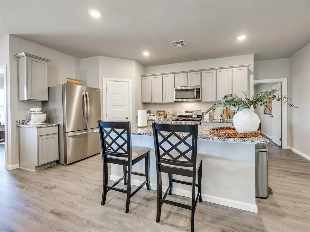Photo 9 — 4137 Sara Park Drive, Mustang, OK 73064