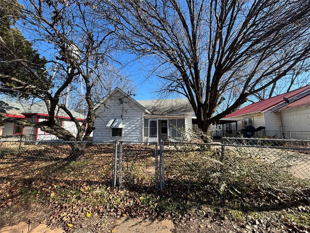 Photo 2 — 123 N Fowler Street, Meeker, OK 74855