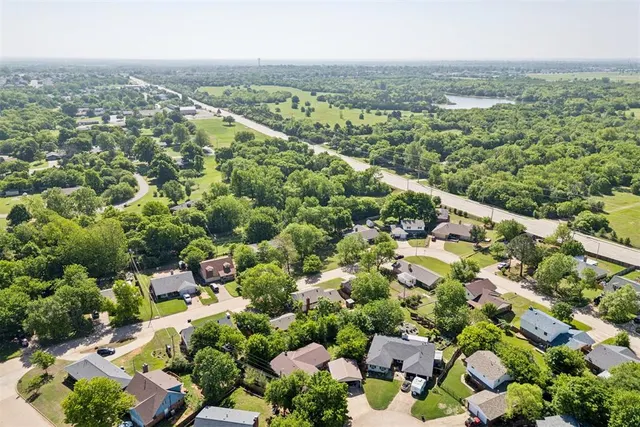 Photo 6 — 2409 Weatherford Drive, Norman, OK 73071
