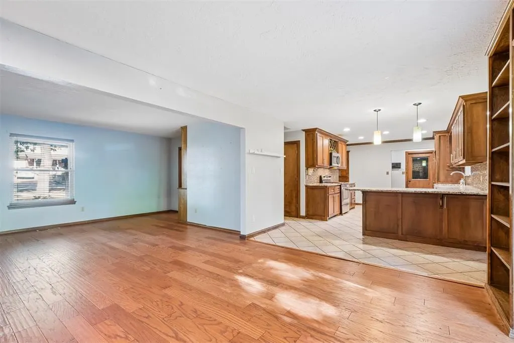 Photo 5 — 2415 Weatherford Drive, Norman, OK 73071