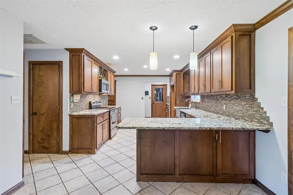 Photo 11 — 2415 Weatherford Drive, Norman, OK 73071