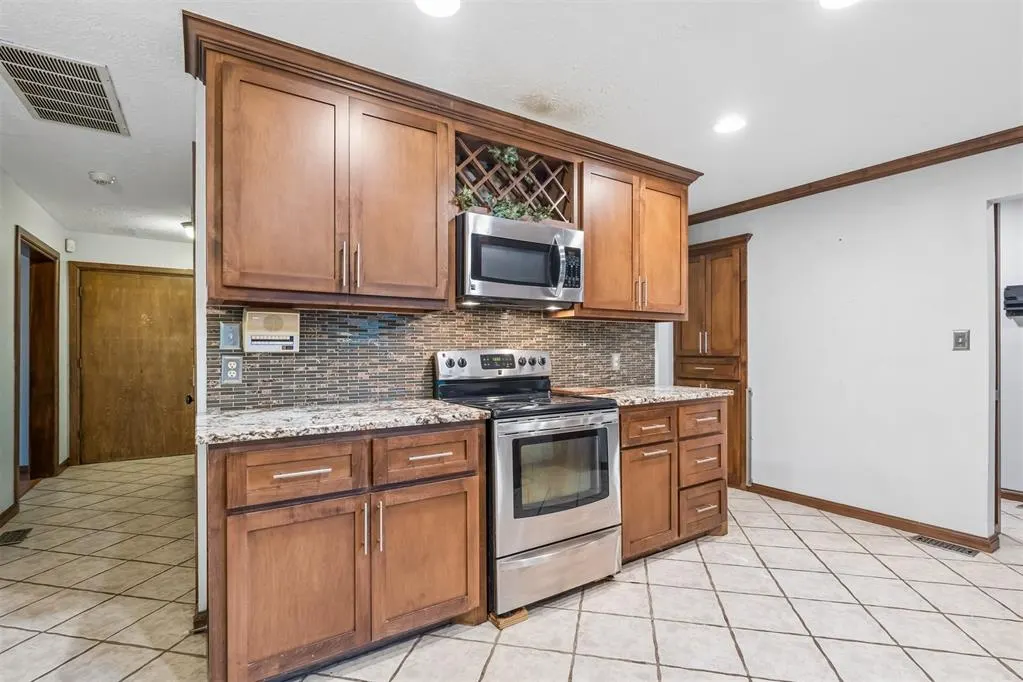 Photo 12 — 2415 Weatherford Drive, Norman, OK 73071