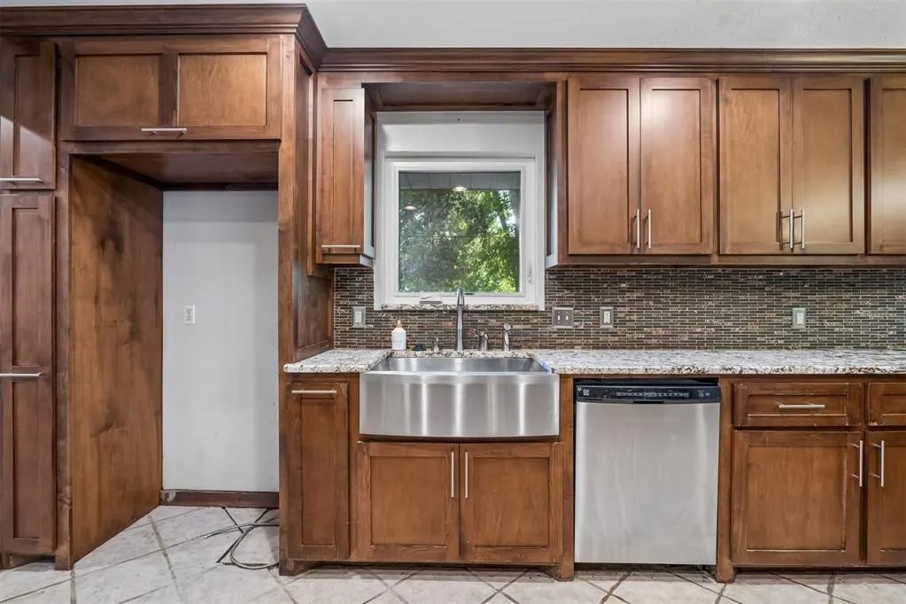Photo 13 — 2415 Weatherford Drive, Norman, OK 73071
