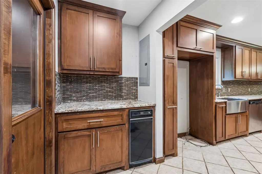 Photo 14 — 2415 Weatherford Drive, Norman, OK 73071