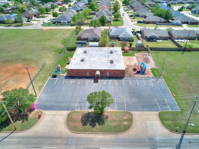 Photo 3 — 316 NE 27th Street, Moore, OK 73160
