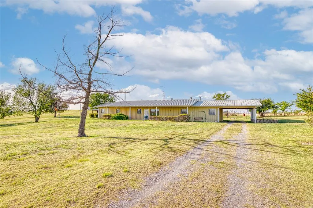 Front exterior — 21281 E 987 Road, Foss, OK 73647