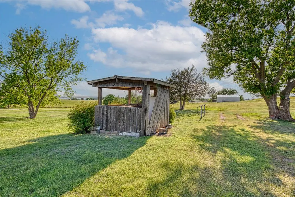 Photo 5 — 21281 E 987 Road, Foss, OK 73647