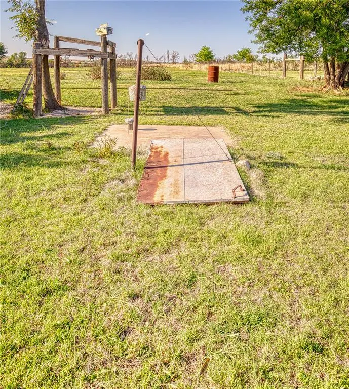Photo 6 — 21281 E 987 Road, Foss, OK 73647