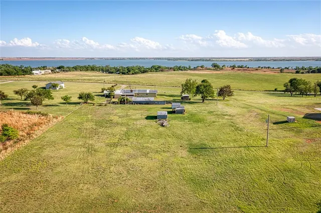 Photo 7 — 21281 E 987 Road, Foss, OK 73647