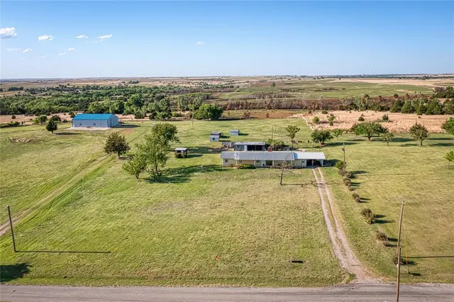 Photo 8 — 21281 E 987 Road, Foss, OK 73647