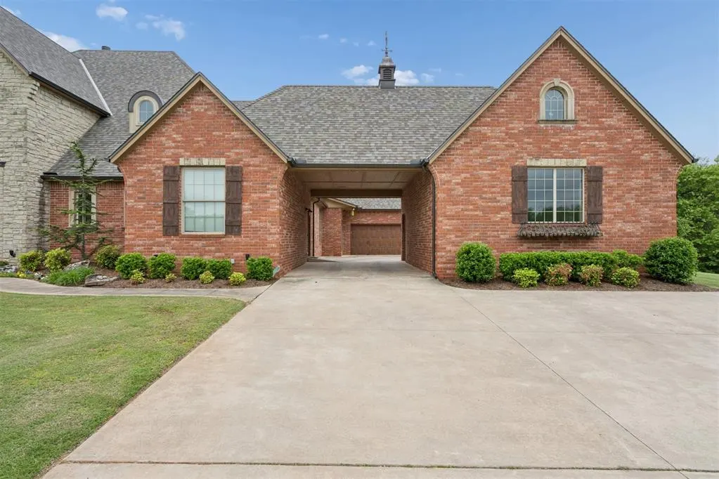 Photo 2 — 10221 S Triple X Road, Choctaw, OK 73020