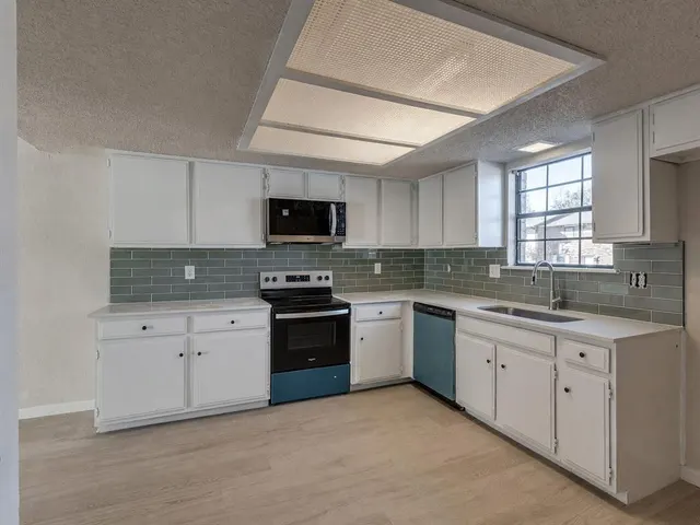Photo 5 — 8137 NW 23rd Street, Oklahoma City, OK 73127
