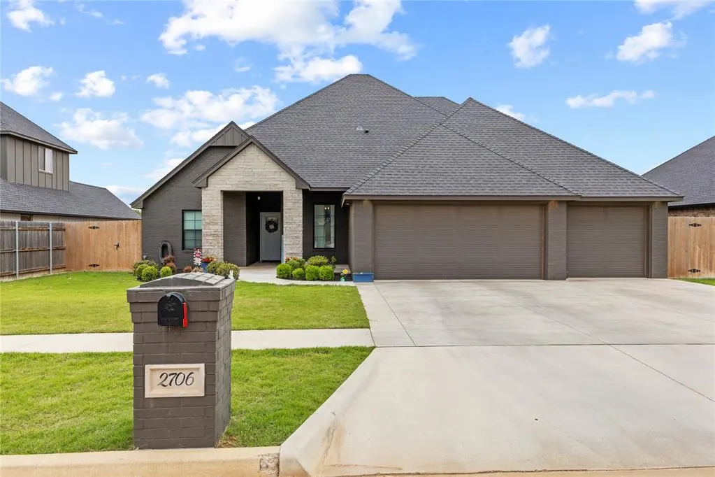 Front exterior — 2706 Cloud Nine Circle, Weatherford, OK 73096