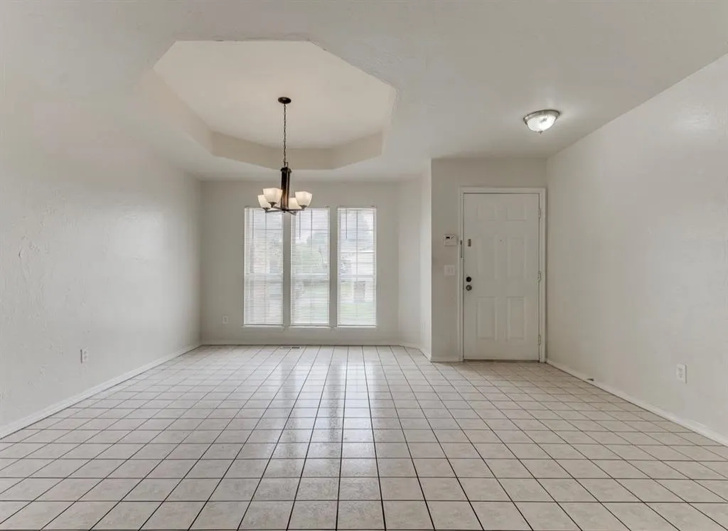Photo 4 — 11633 SW 3rd Street, Yukon, OK 73099