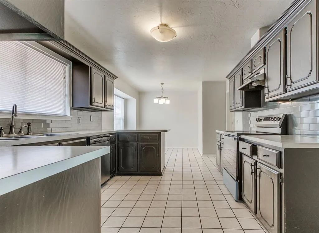 Photo 21 — 11633 SW 3rd Street, Yukon, OK 73099