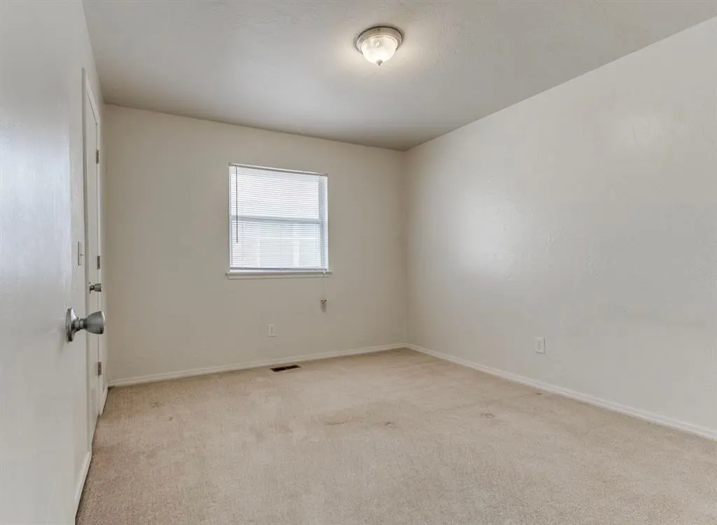Photo 29 — 11633 SW 3rd Street, Yukon, OK 73099