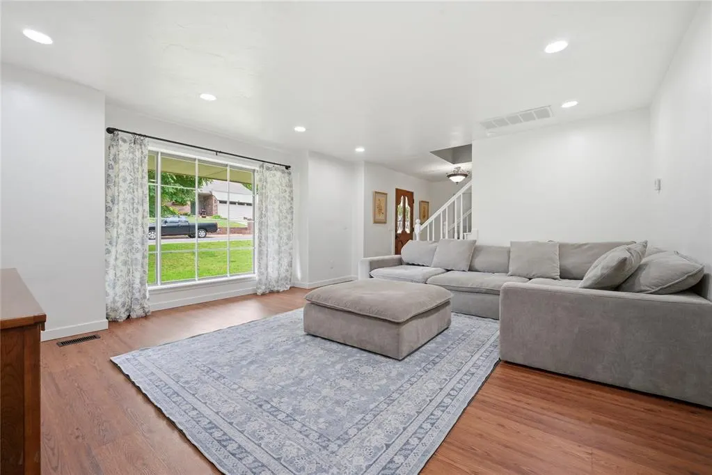 Photo 6 — 2021 Cedar Ridge Road, Edmond, OK 73013