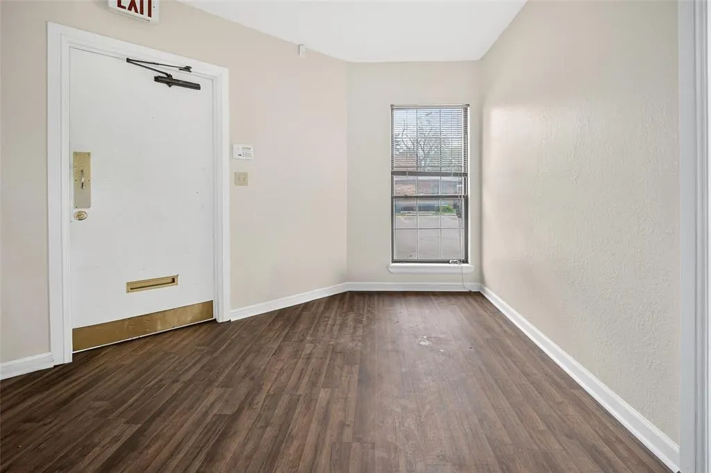 Photo 5 — 1225 Sovereign Row 101, Oklahoma City, OK 73108