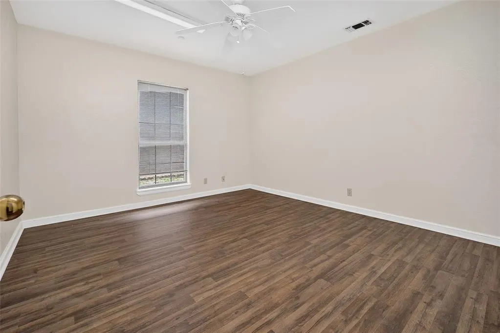 Photo 6 — 1225 Sovereign Row 101, Oklahoma City, OK 73108