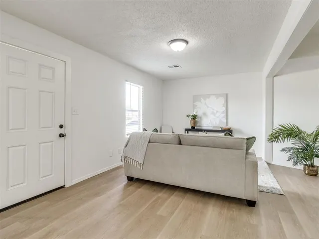 Photo 5 — 2924 SW 51st Street, Oklahoma City, OK 73119
