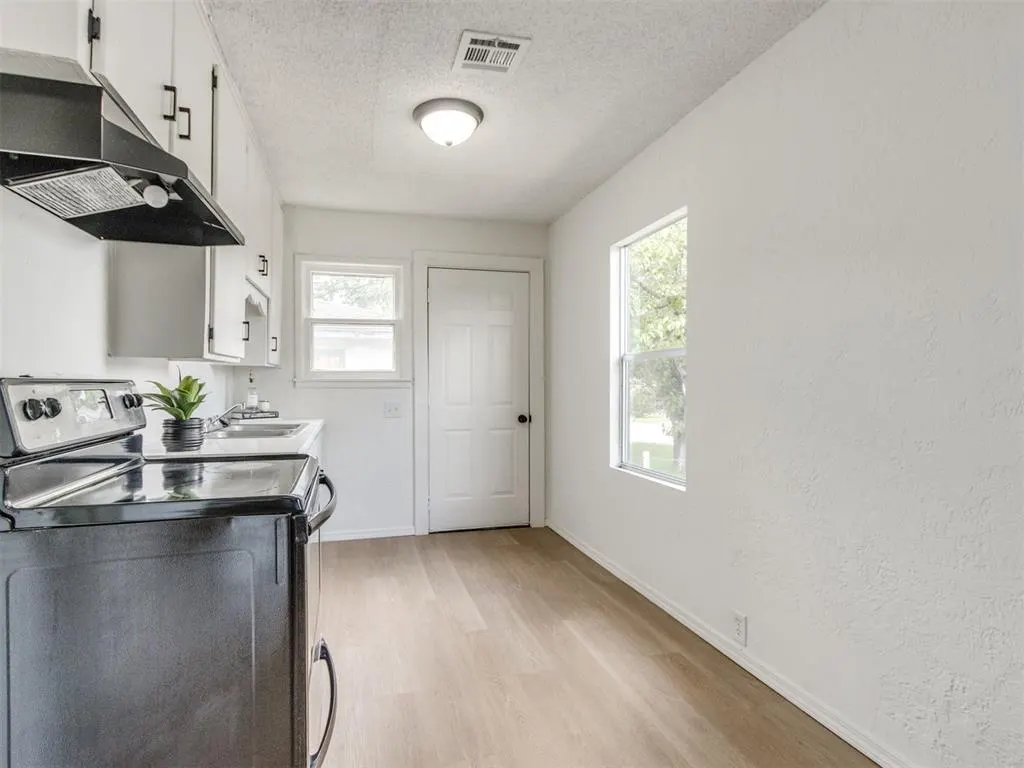 Photo 13 — 2924 SW 51st Street, Oklahoma City, OK 73119
