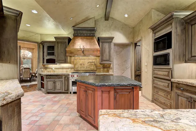 Photo 8 — 816 Crystal Creek Place, Edmond, OK 73034