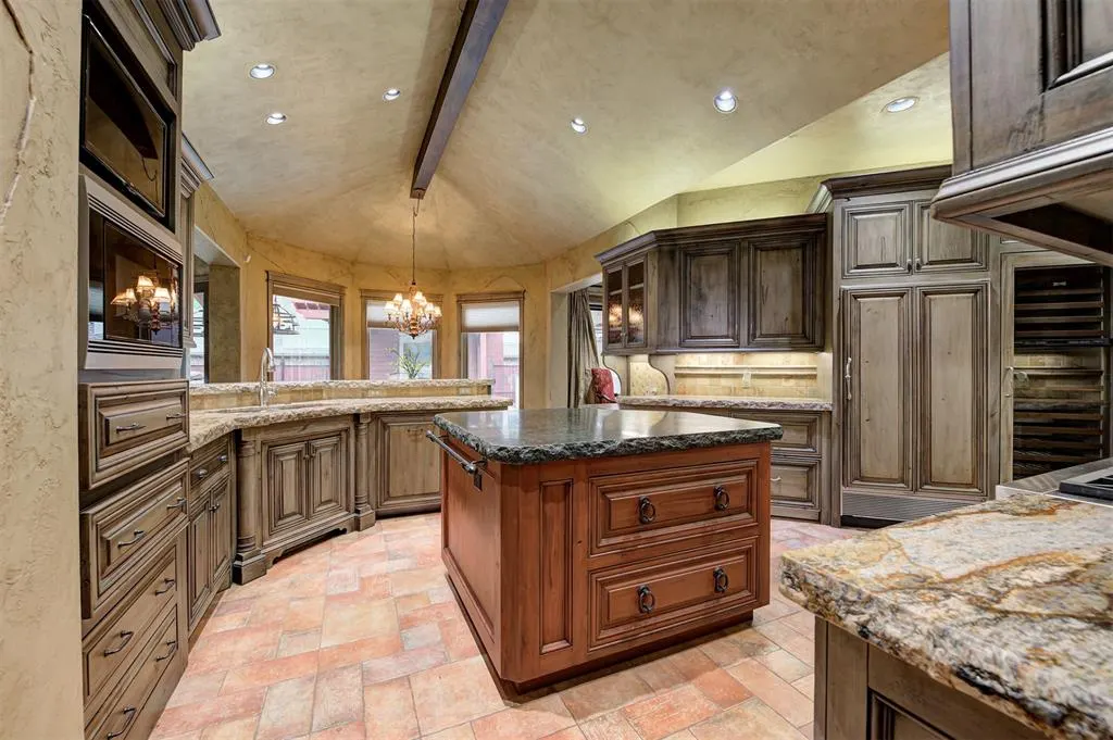 Photo 10 — 816 Crystal Creek Place, Edmond, OK 73034